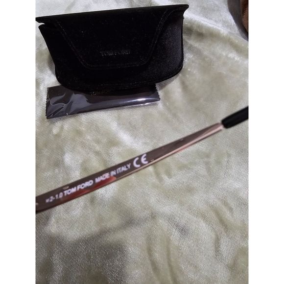 Tom Ford sunglasses with case - Picture 5 of 8